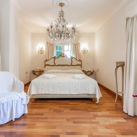 Palazzo Reale Villa Hersonissos (Crete)
