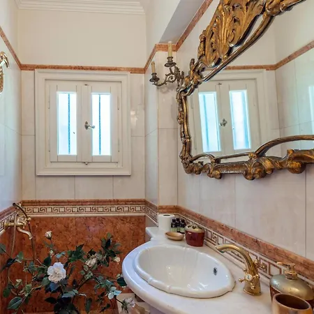 Palazzo Reale *